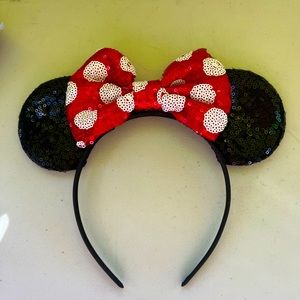 Minnie Mouse ears